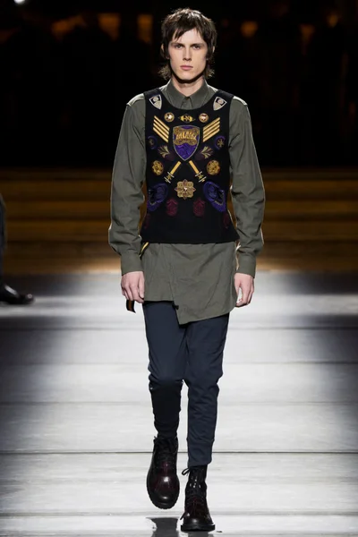 Look 12